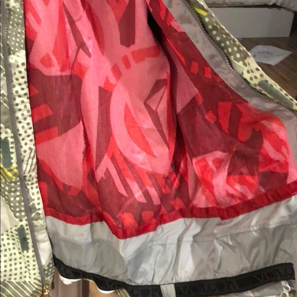 Snow Jacket - Picture 4 of 7